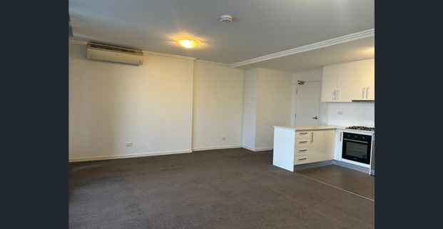 OVERSIZED 2 BEDROOM SECURED APARTMENT WITH WATER VIEW - Photo 1