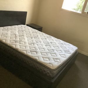 North Melbourne - Photo 2