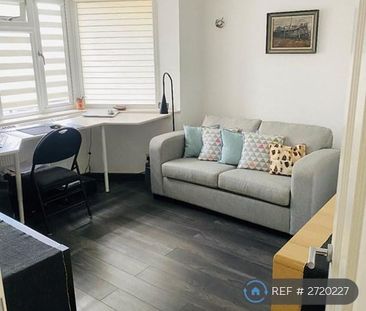1 bedroom in a house share to rent - Photo 6