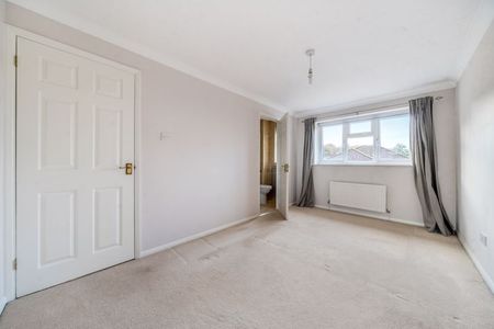 Pegasus Close, Haslemere, Surrey, GU27 - Photo 5