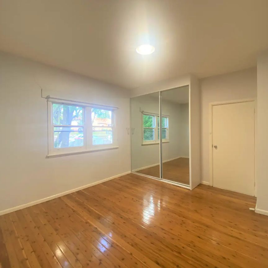 “Well Loved Family Home !!!!” - Photo 1