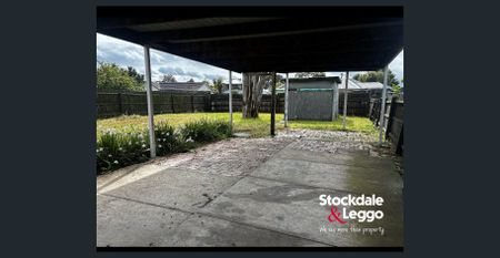 UNIQUE FAMILY HOME! - Photo 5