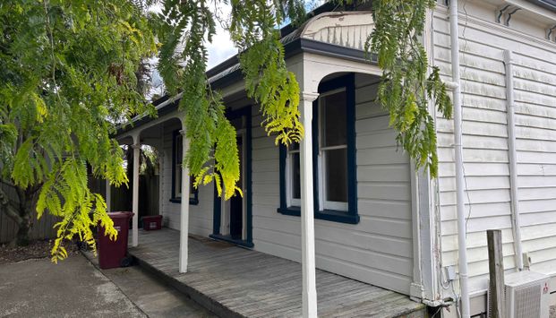 Spacious Home with Extra Studio - Popular Location - Photo 1