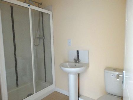 *NEWLY DECORATED* Cavendish Place, Eastbourne - Photo 5