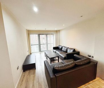 2 bedroom flat to rent - Photo 2