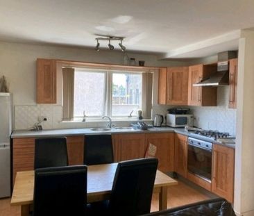 Room in a Shared Flat, Charlotte Street, G1 - Photo 3