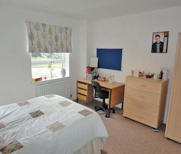 4 bedroom end of terrace house to rent - Photo 5