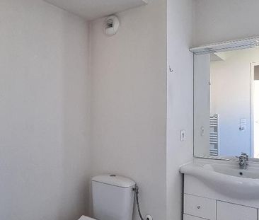 Location Appartement 3 pièces 55m² LE CANNET 06110 - Photo 3