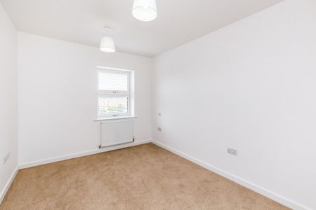 3 bedroom flat to rent - Photo 4