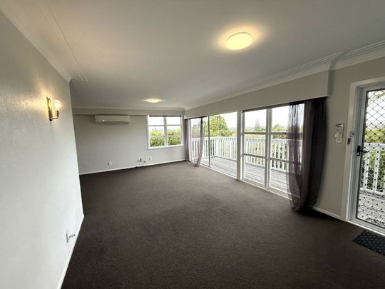 Sky Tower Views & Westgate Convenience � 3-Bedroom Massey Gem - Photo 1
