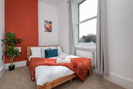 3 bedroom apartment to rent - Photo 4