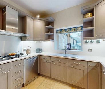 3 bedroom character property to rent - Photo 6