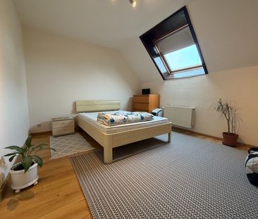 Ruime gezinswoning met 3 slaapkamers, grote tuin en garage - Foto 2