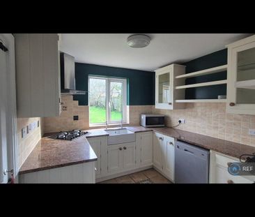 3 bedroom semi-detached house to rent - Photo 3