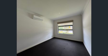 Location & convenient. - Photo 5