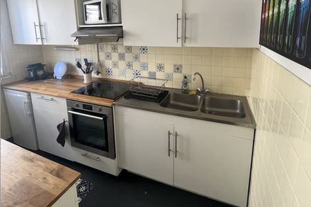 Paris 18 Studio meublé avec alcove nuit et balcon - Photo 2