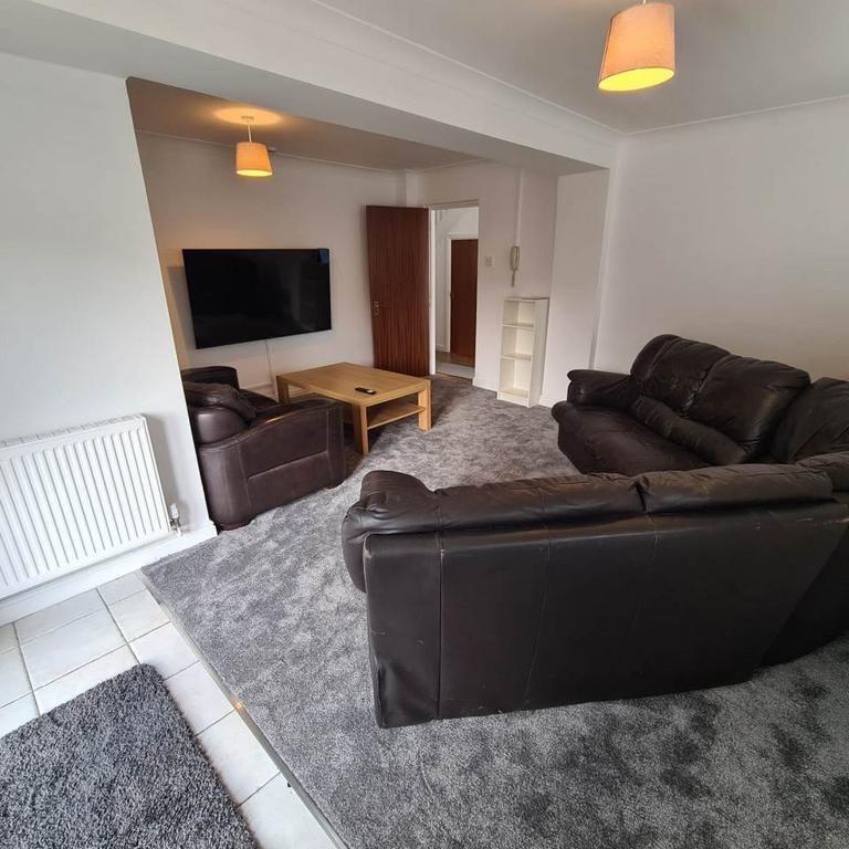 6 bedroom detached house to rent - Photo 1