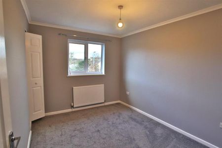 2 bedroom end of terrace house to rent - Photo 4