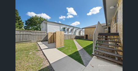 Freshly Renovated 2 - Bedroom Unit in a Prime Greenslopes Location - Photo 4