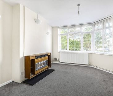 A semi detached house in this convenient West Oxford location. This... - Photo 3