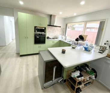 Modern Family Home in Bradbury, NSW - Spacious and Comfortable - Photo 1