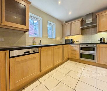 Coley Avenue, Woking, Surrey, GU22 7RG - Photo 4