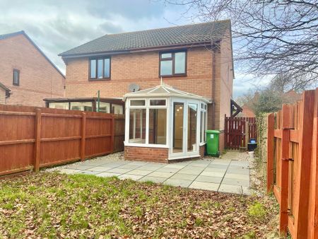 2 bedroom Semi-detached Property to rent - Photo 5