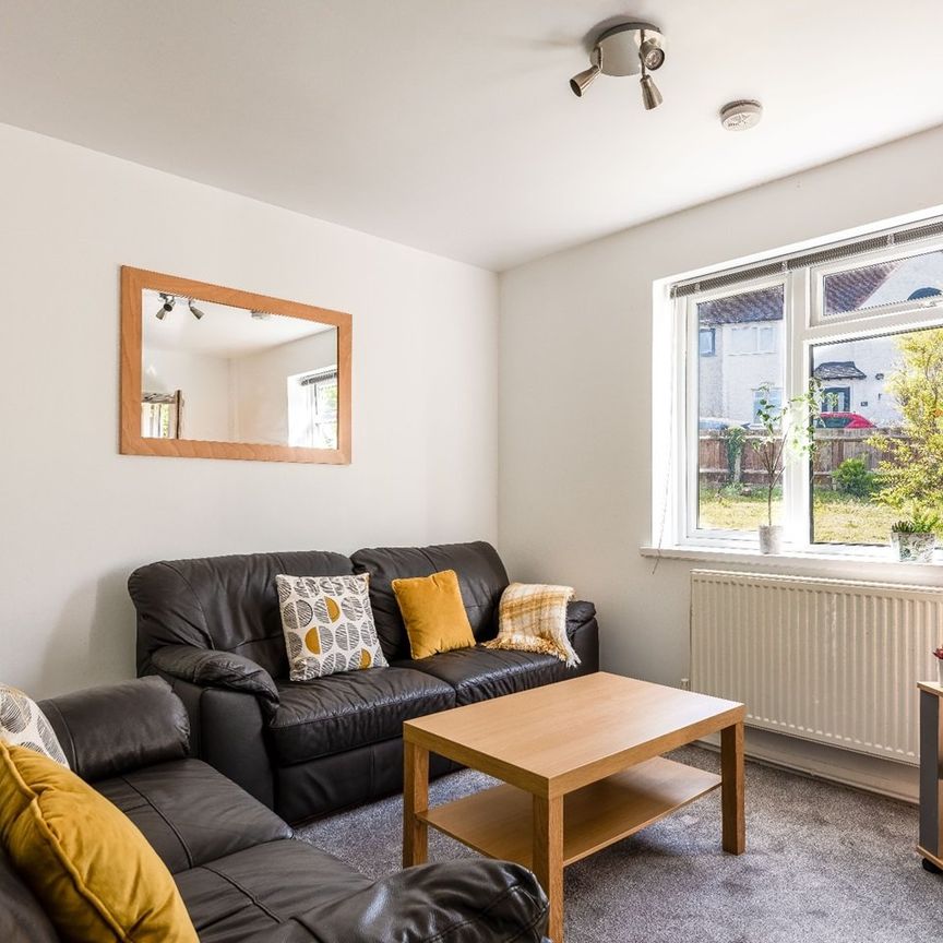 5 Bed Semi-Detached House, Hillside, BN2 - Photo 1