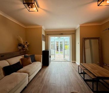 4 Bedroom Terraced To Let - Photo 3