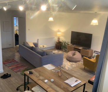 2 Bed Maisonette, Romulus Court, TW8 - Photo 1