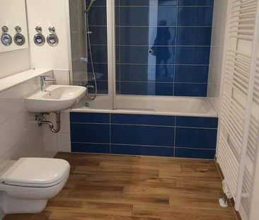 Ruhige und zentrale Wohnung mit großem Balkon und hübschem Bad! - Photo 3