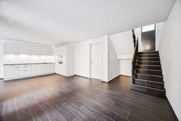 ERSTVERMIETUNG: Moderne Split-Level-Wohnung mit Charme in Zürich-Oerlikon - Photo 1