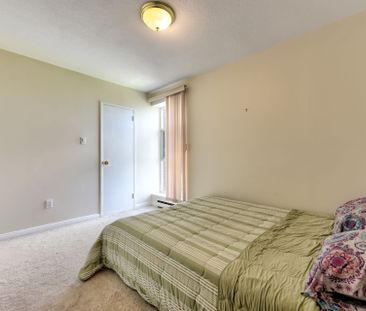 For Lease - 3025 Queen Frederica Drive Unit# 907, Mississauga, Ontario - Photo 3