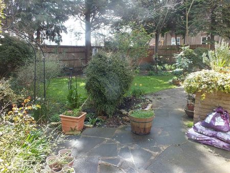 4 bedroom House To Let - Photo 3