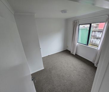 Cozy unit living - Photo 4