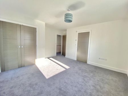 3 bedroom detached house to rent - Photo 3