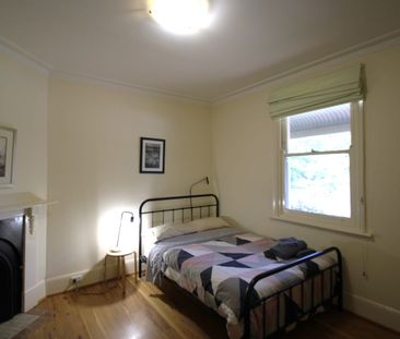 Centrally Cottage-Style Home - FURNISHED - Photo 3