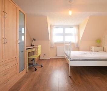 4 Bedroom Student Home - Henry Court (Near City Centre) - Photo 1