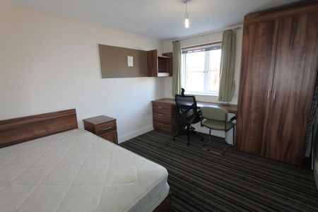 5 bedroom flat to rent - Photo 4