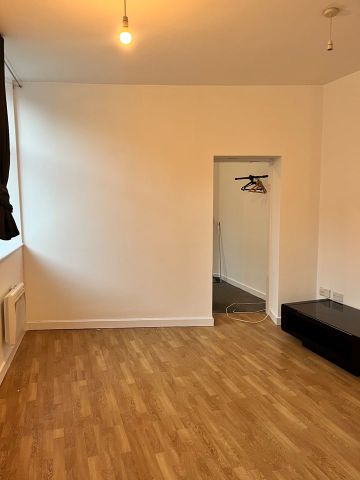 1 Bed Flat, Pekin Building, L2 - Photo 2