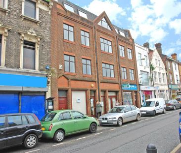 3 bedroom flat to rent - Photo 2