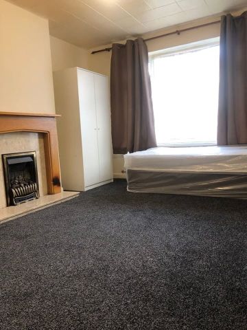 4 Bed Detached House, Frampton Crescent, BS16 - Photo 3