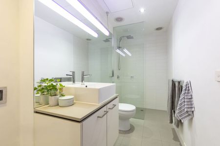 Stylish 2-Bedroom Apartment in Prime Prahran Location - Photo 2