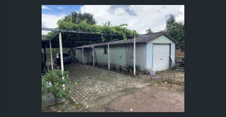 Spacious 4-Bedroom Family Home in Thriving Austral | Walk to Station & Parks - Photo 5