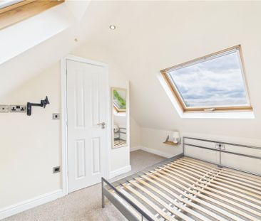 2 bedroom in Kings Grove, Maidenhead - Photo 3