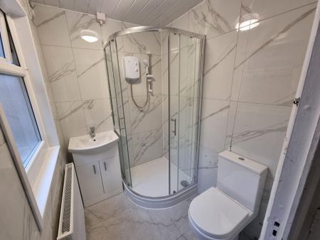 3 bedroom terraced house to rent - Photo 3