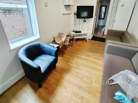 6 bedroom terraced house to rent - Photo 1