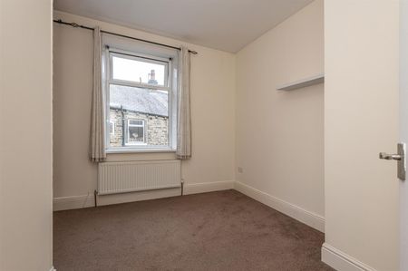 3 bed terraced house to rent in John Street, Greetland, Halifax - Photo 5