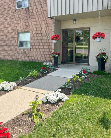 Avon Place Apartments - Photo 2