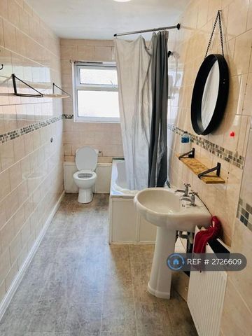 3 bedroom terraced house to rent - Photo 3